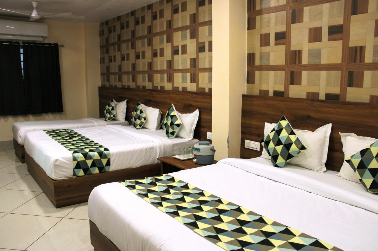 Maruti Group Of Hotels - Shri Naman Nāthdwāra Extérieur photo