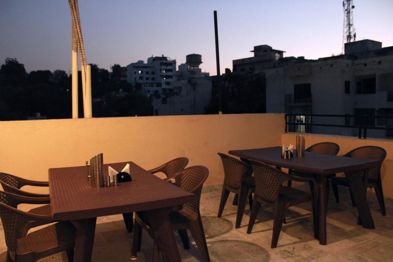 Maruti Group Of Hotels - Shri Naman Nāthdwāra Extérieur photo