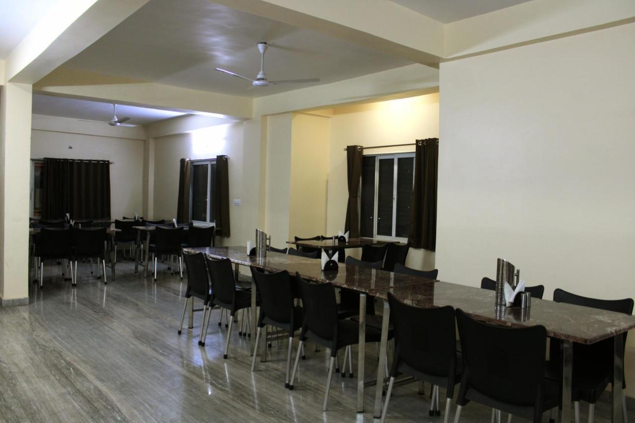 Maruti Group Of Hotels - Shri Naman Nāthdwāra Extérieur photo