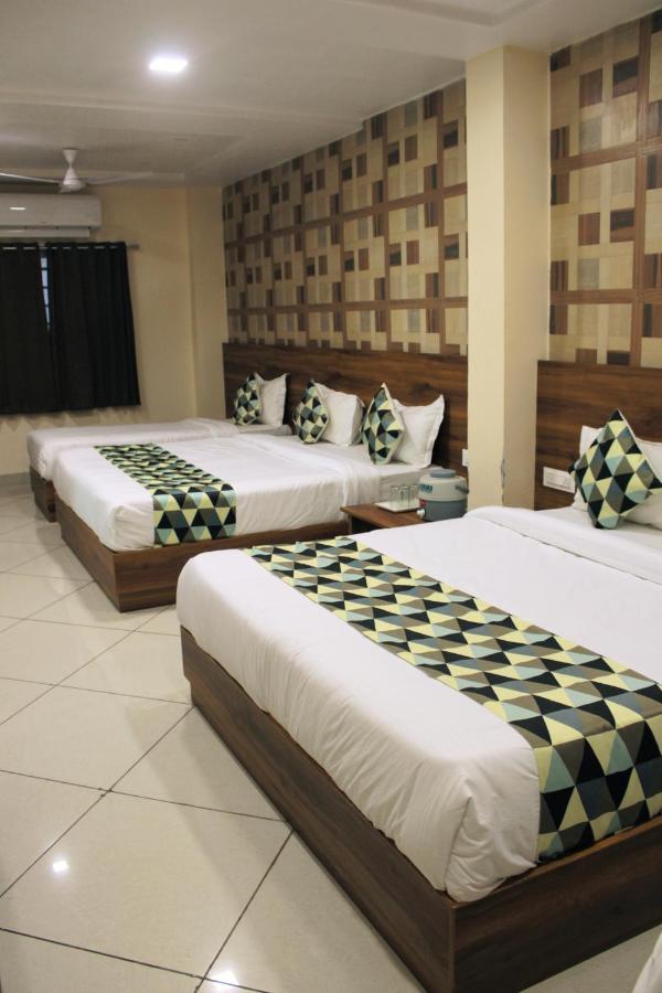 Maruti Group Of Hotels - Shri Naman Nāthdwāra Extérieur photo