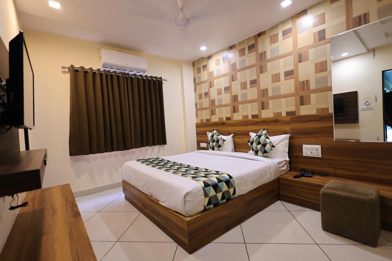 Maruti Group Of Hotels - Shri Naman Nāthdwāra Extérieur photo