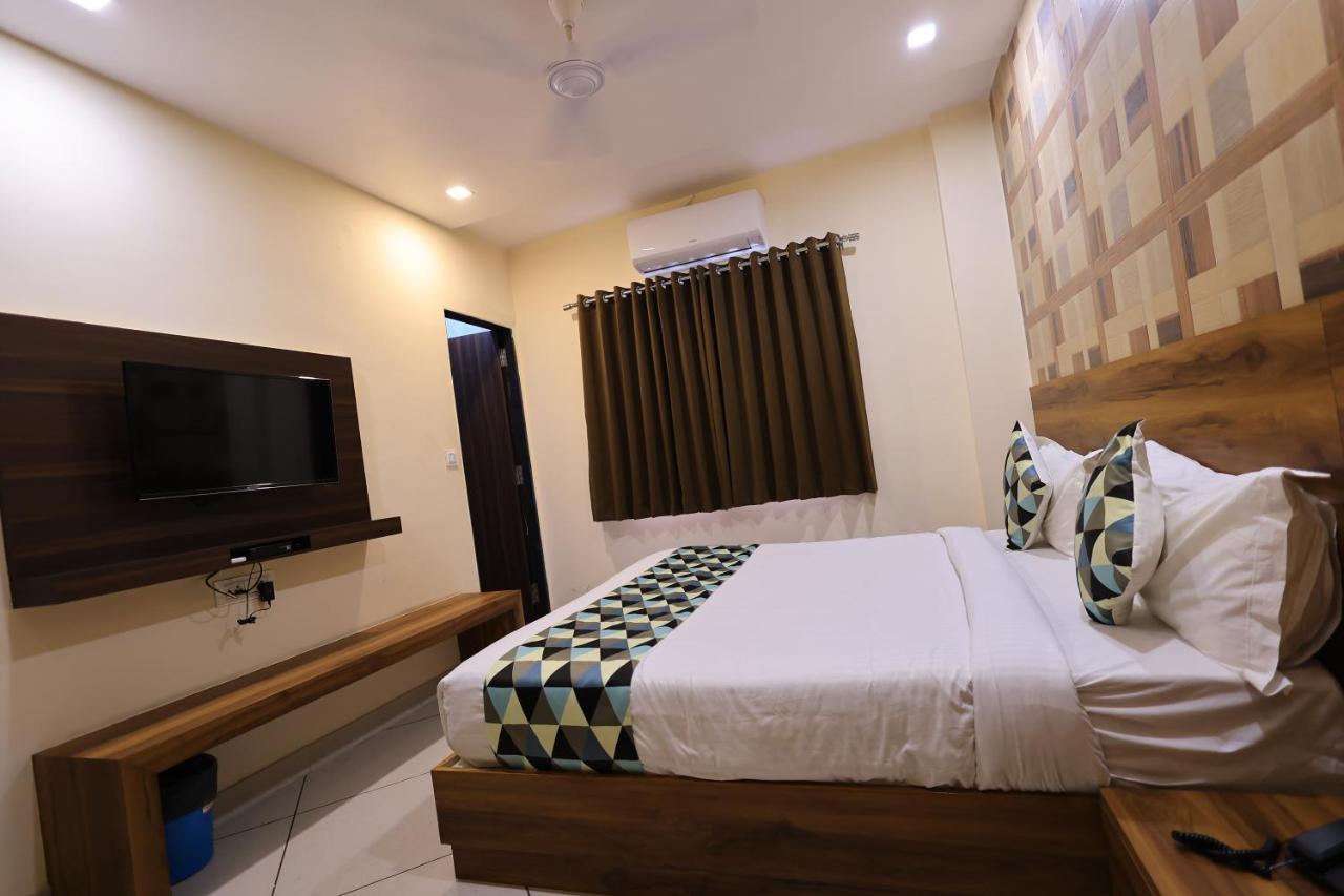Maruti Group Of Hotels - Shri Naman Nāthdwāra Extérieur photo