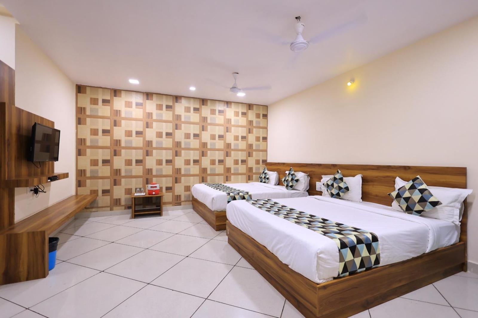 Maruti Group Of Hotels - Shri Naman Nāthdwāra Extérieur photo